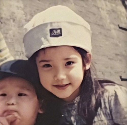 iu李知恩小时候萌照来袭