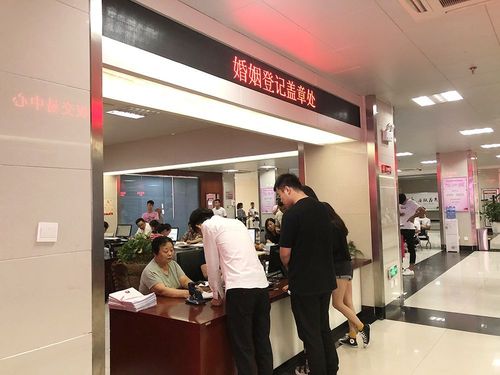 今天民政局被结婚的阜阳人挤爆了但现场竟然还有人离婚