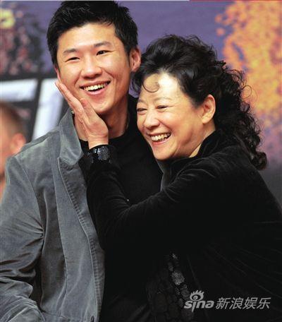 王骁《洛杉矶》演技受肯定 王馥荔给儿子加小灶