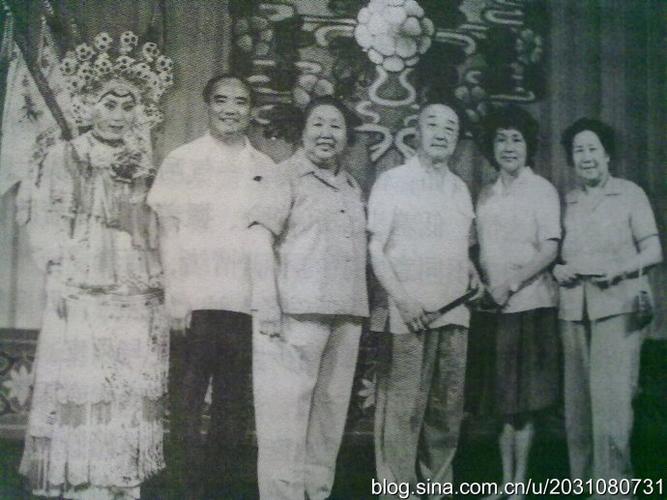 [转载]筱俊亭老师剧照欣赏