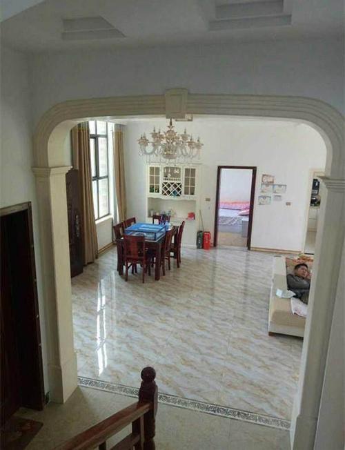 家庭装修回去乡下男友家见父母,城里几百万的别墅也就