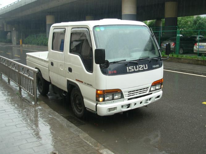 2004年4月五十铃双排栏板货车