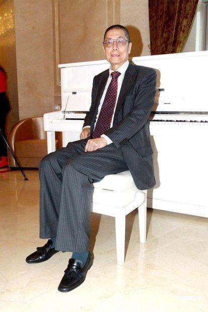 世上有一种美丽的谎言:叫老夫少妻,钢琴大师刘诗昆81岁又当爸