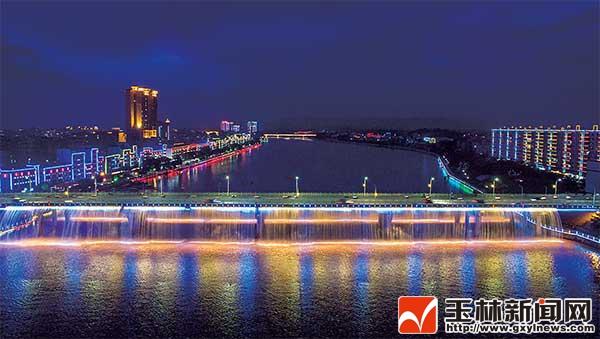绣江夜色璀璨,流光溢彩.容县正以她最美的姿态迎盛会.