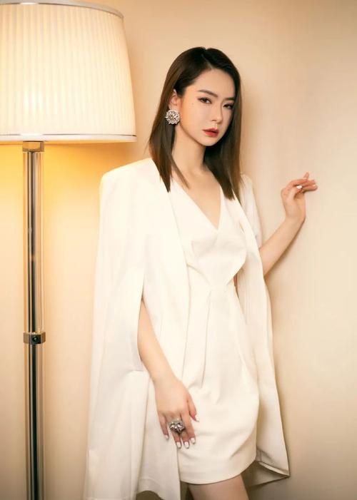 戚薇丨高清壁纸,肤白貌美,颜值美炸,每一张都让人心动