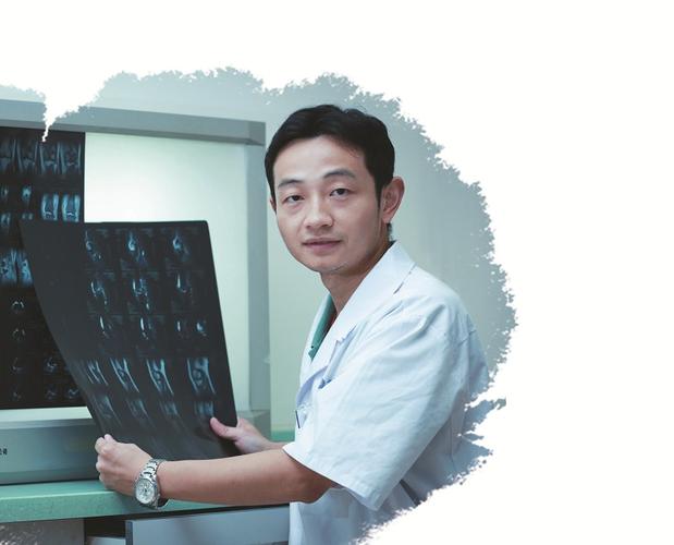 曹洪:在一台台手术中践行铮铮誓言