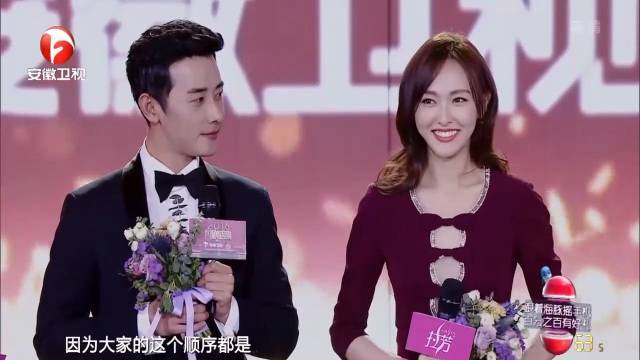 观众笑翻了罗晋唐嫣台下"秀恩爱",胡歌"莫名"被调侃,观众笑翻了#综艺