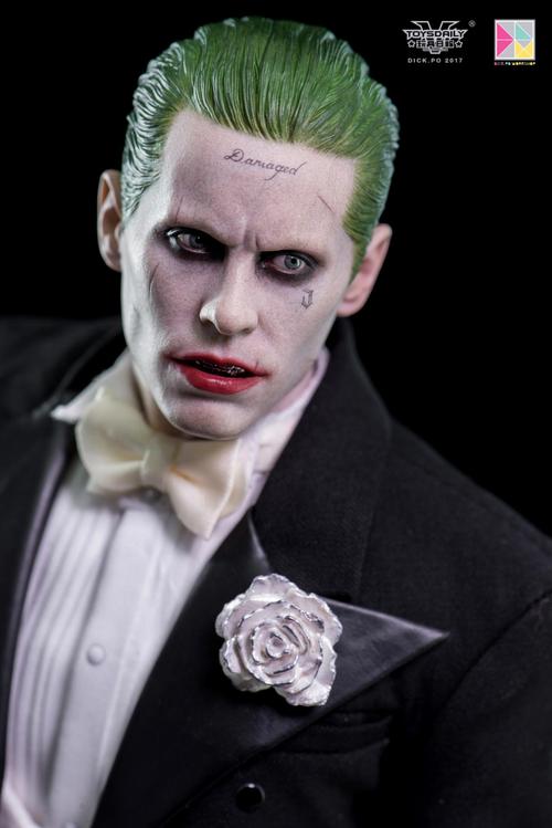 《x特遣队》小丑(燕尾服版)人偶实物图 再现反派魅力