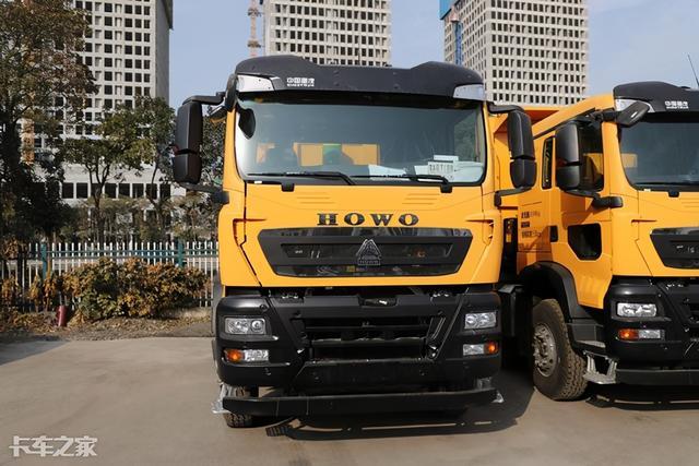 诠释安全很到位搭载潍柴400马力发动机实拍重汽豪沃tx