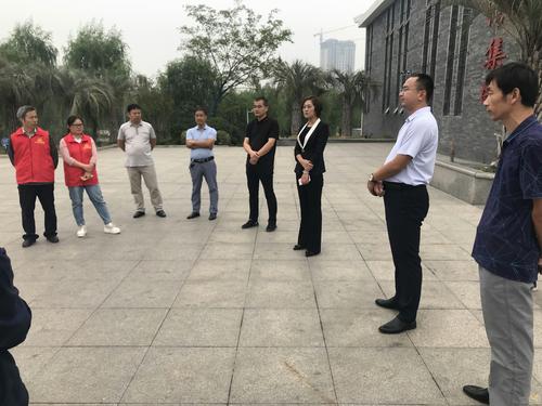 县政协副主席文化和旅游局局长储艳丽到27网格督导检查创城工作
