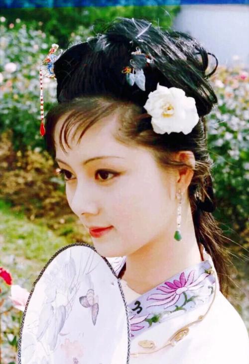 红楼梦:薛宝钗无所不知堪称完美,贾宝玉为什么不喜欢她?