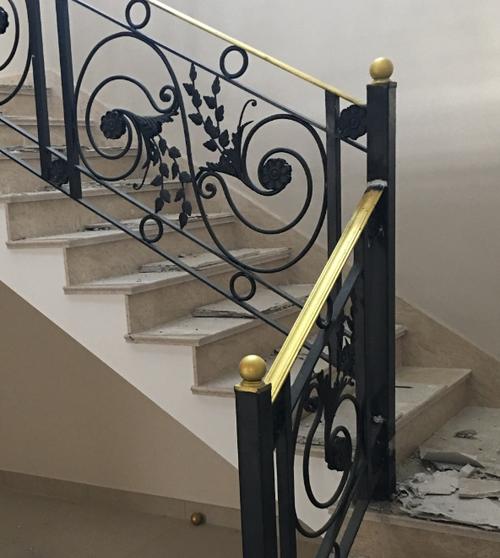 户外欧式爆款铁艺锌钢不锈钢螺旋楼梯护栏创意厂家定制批发出口