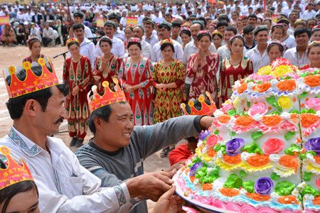 克孜勒博依乡6800余名群众唱响民族团结之歌-伽师县