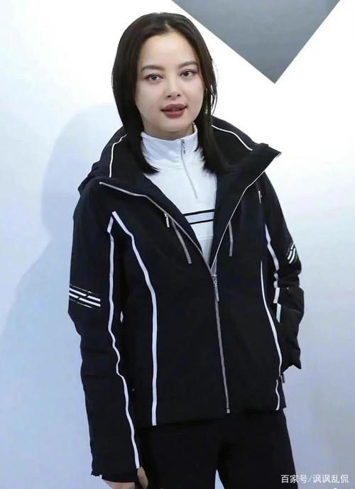 路人拍的辛芷蕾vs辛芷蕾拍的照片,到底谁相机里是最真实的辛芷蕾