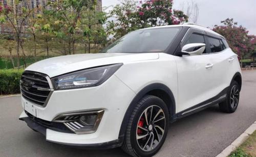 众泰t300 2017款 t300 1.5t cvt尊享型 双色