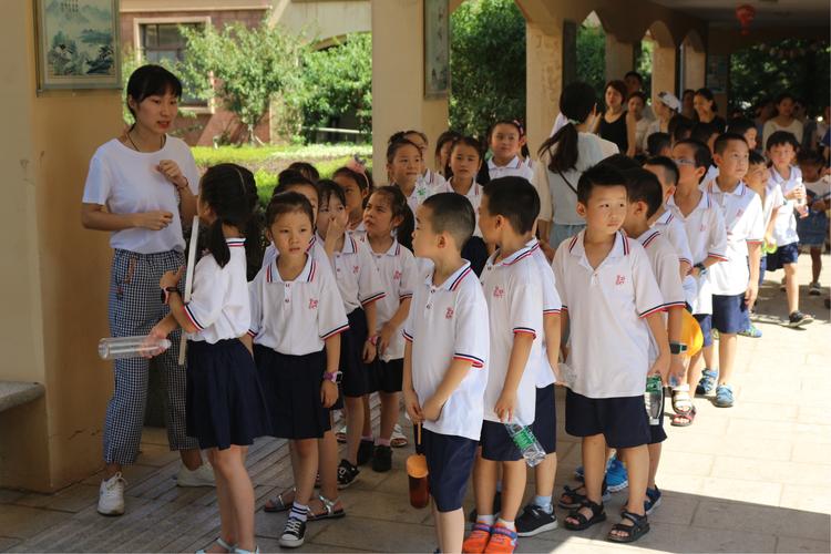 尚格小学1701班福利院公益活动