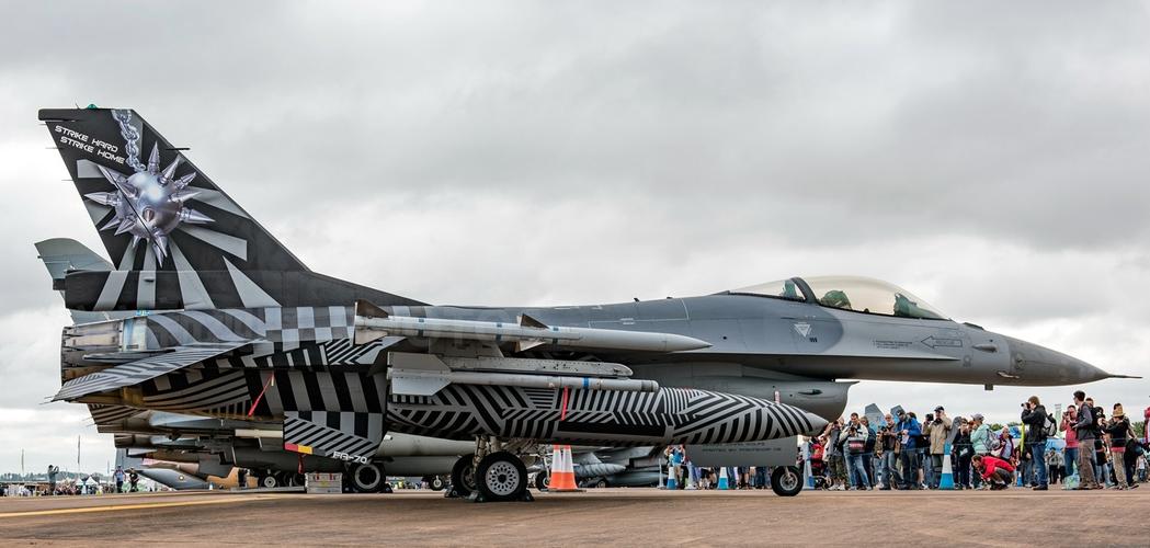 最成功的第三代轻型战斗机f-16在比利时服役数十年 依然帅气十足