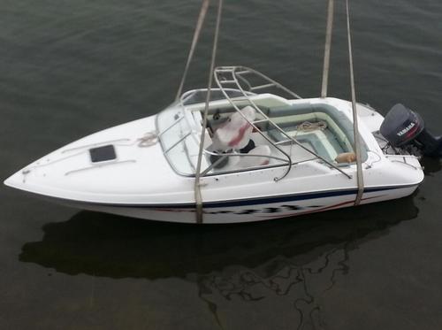 1,威利莱23英尺飞鲨快艇合理分布油箱,采用自己独特的方法制作油箱.