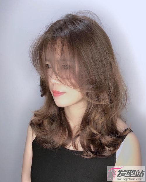 最流行的中长发推荐 时尚优雅提升女人味-时尚发型-发型站