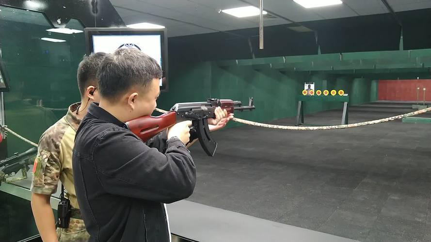 海拔5000米新疆军区某红军团开展重火器实弹射击考核