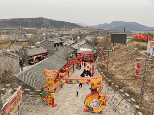"中国传统节日元宵节到来之际,石家庄鹿泉区土门关驿道小镇内张灯结彩
