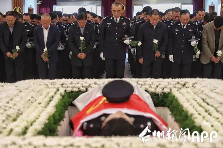 英雄,一路走好!玉环牺牲民警颜曰春追悼会,万人泪别