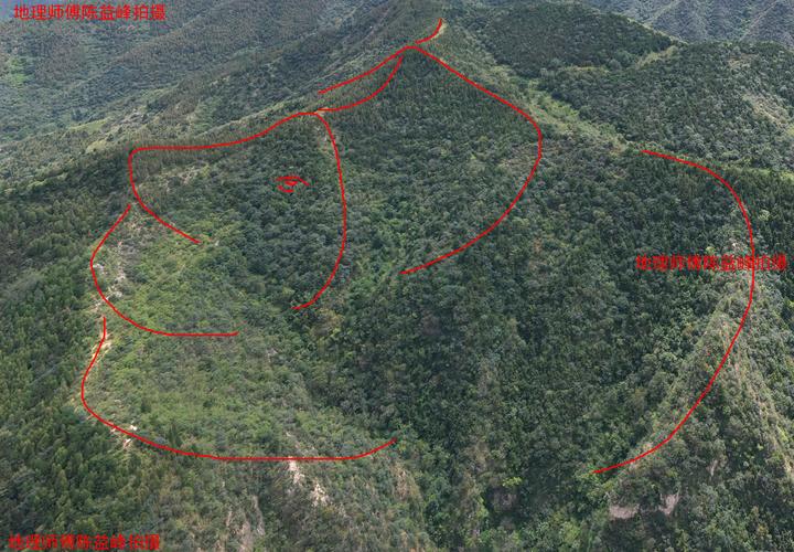 侧看元氏祖坟,左右缠护重重,右侧白虎过堂做案山,喝形:美女照镜