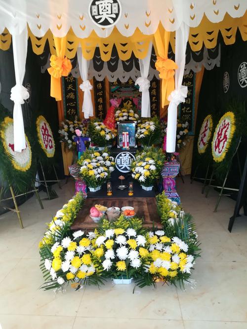 鲜花灵堂布置图