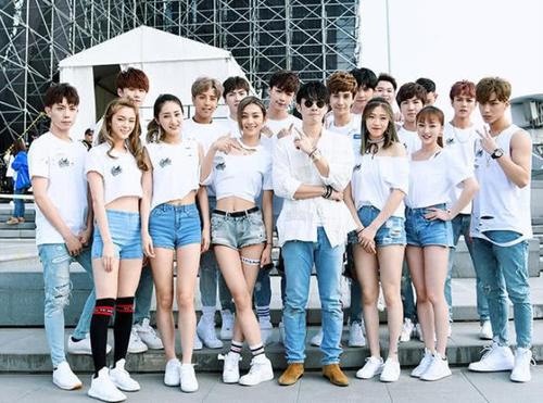 香蕉娱乐旗下艺人名单(旗下香蕉娱乐多女艺人)