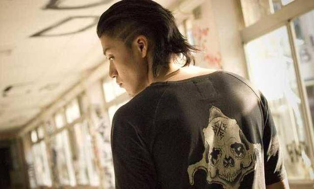 坊屋春道和泷谷源治不在一个时代吗