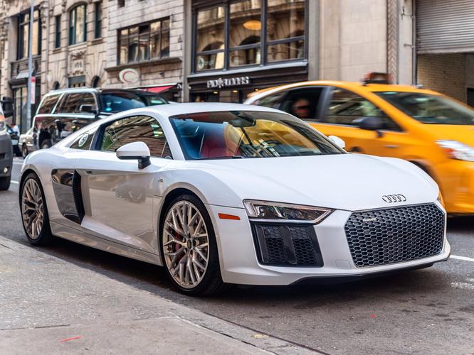 audi r8 12 tout