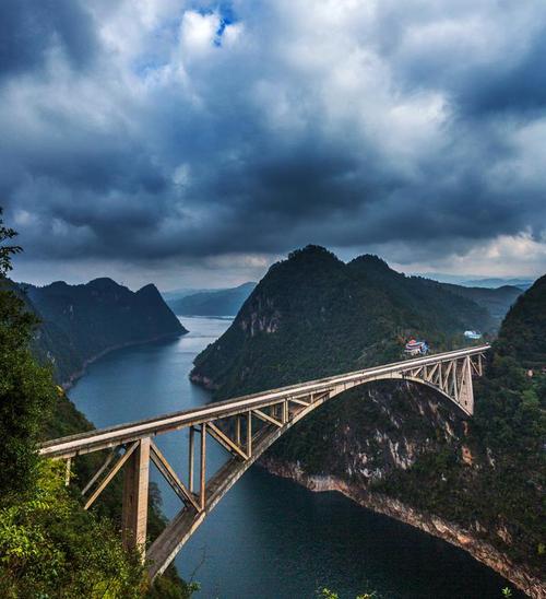 作品名称: 天堑变通途  作品描述:   拍摄地点: 贵州省瓮安江界河大桥