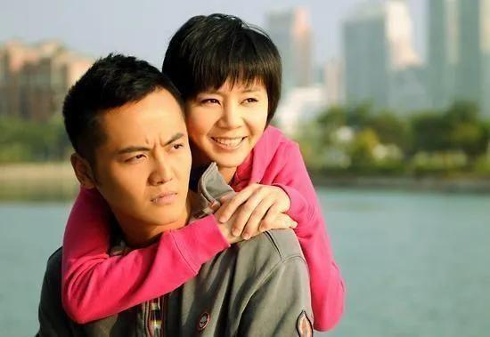 演员王一楠,嫁给老师的儿子,一心一意爱了24年