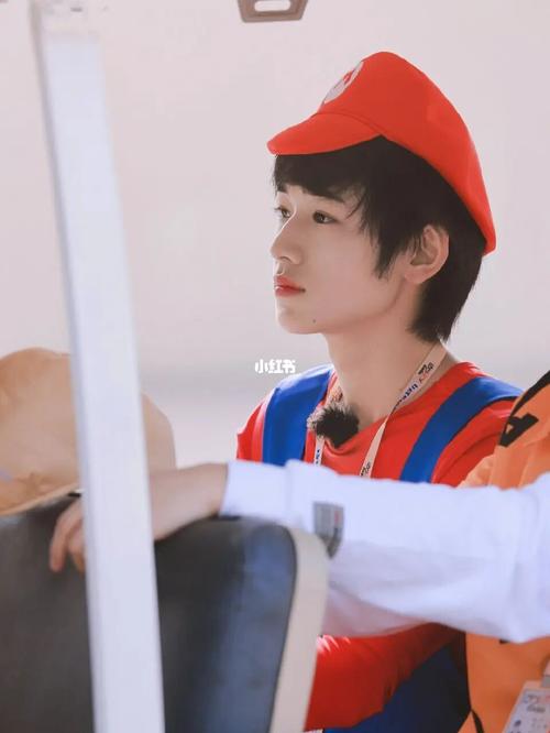 活捉一只可爱马里奥!_宋亚轩_娱乐_明星娱乐资讯