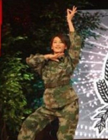 天天向上麻辣女兵里张柏嘉跳的印度舞名字