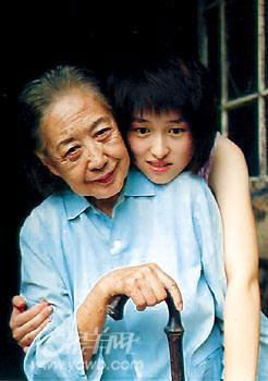 《我们俩》诉说老太太与小姑娘之间的情感故事
