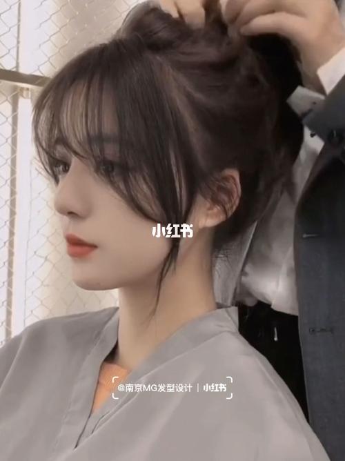 显脸小哦93_刘海_法式刘海_圆脸_显脸小_空气刘海_时尚_发型