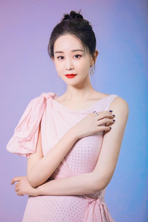  p>海陆,1984年10月15日出生于河南省郑州市,中国内地女演员,毕业于 a