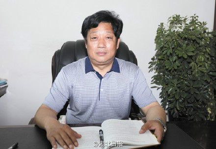 共产党原党员,曾任湖北野人谷省级自然保护区管理局党委书记(副县级)