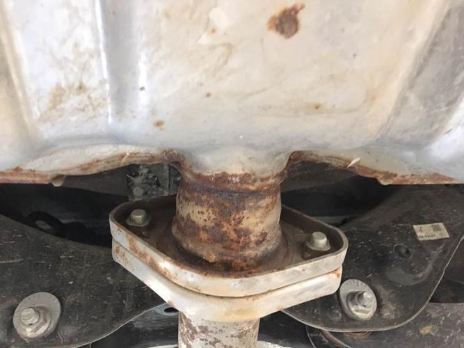 马自达昂克赛拉排气管生锈