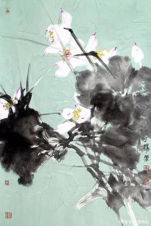 花鸟画,水墨写意的一路突出笔墨的本味,而重彩一路让人感受到宋代花鸟