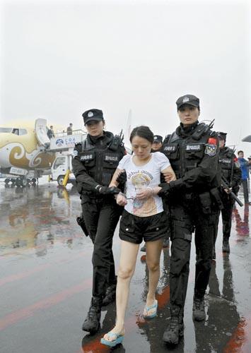 重庆女黑老大王婉宁被引渡回国