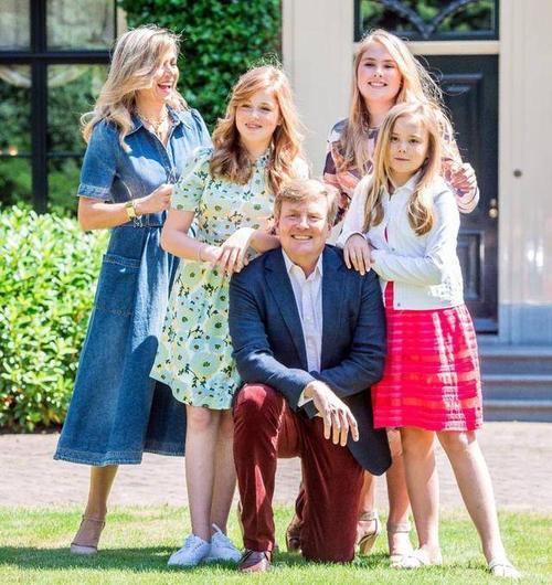 荷兰王室从前女王到小公主有一个共同点,长相基因非常