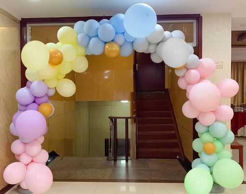 风靡全球的马卡龙色系不规则气球拱门