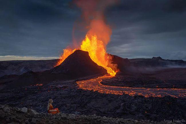 冰岛火山喷发女摄影师与火山拍下这些自画像