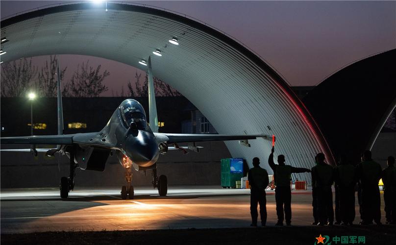 高清空军战机起飞大图:你能认出它的型号吗