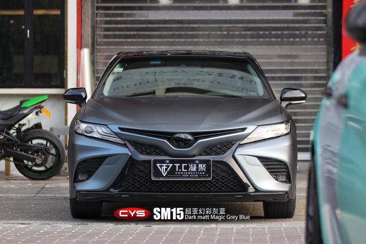 丰田凯美瑞超亚幻彩灰蓝sm15车身改色贴膜