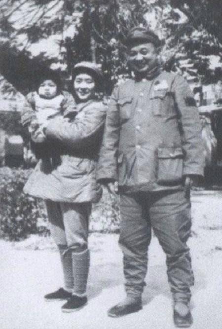 开国中将黄火星和夫人 子女