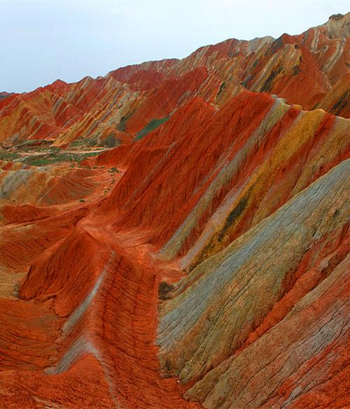 色彩班斓而称奇,享有"中国最美的七大丹霞地貌","世界十大神奇地理