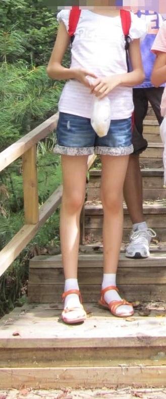 凉鞋配白袜什么水平